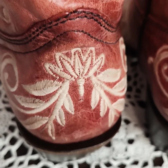 Corral Women's Distressed Leather Boots Size 9 Intricate Floral Embroidery - Picture 15 of 16